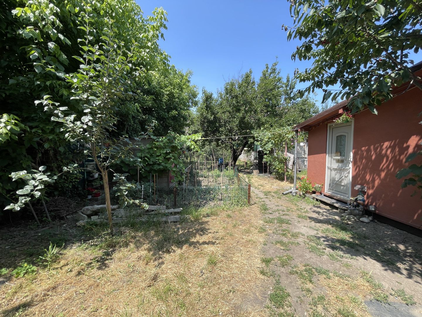 Casă la curte comuna în zona Balcescu - Poză 21