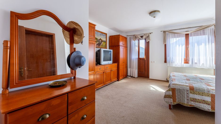 Casă de vacanță în Poiana Mărului. - Poză 14