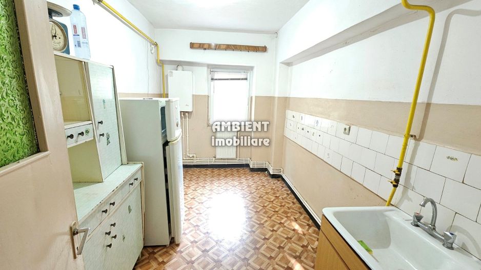 Apartament cu 3 camere si boxa, etaj 2, zona CENTRU - BIG; - Poză 1