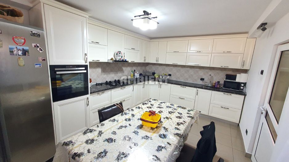 Vilă P+1E+M, ideală pentru activități comerciale, zona Donici; - Poză 4