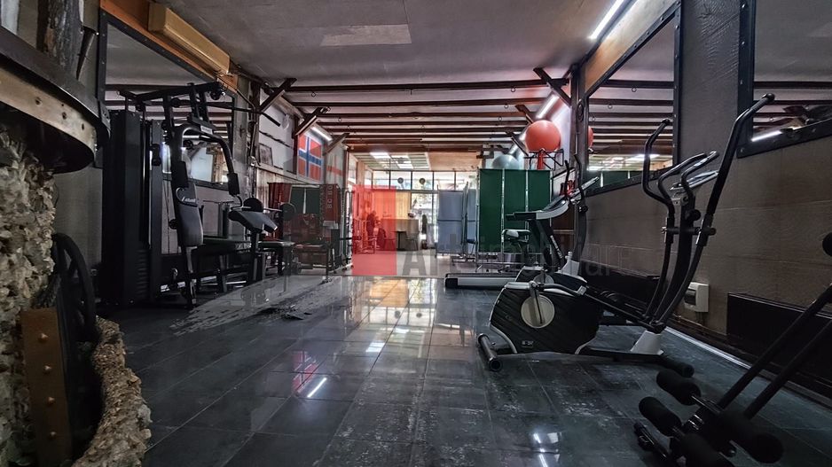 Spatiu comercial de inchiriat in Giulesti (langa stadion, complex comercial) - Poză 4