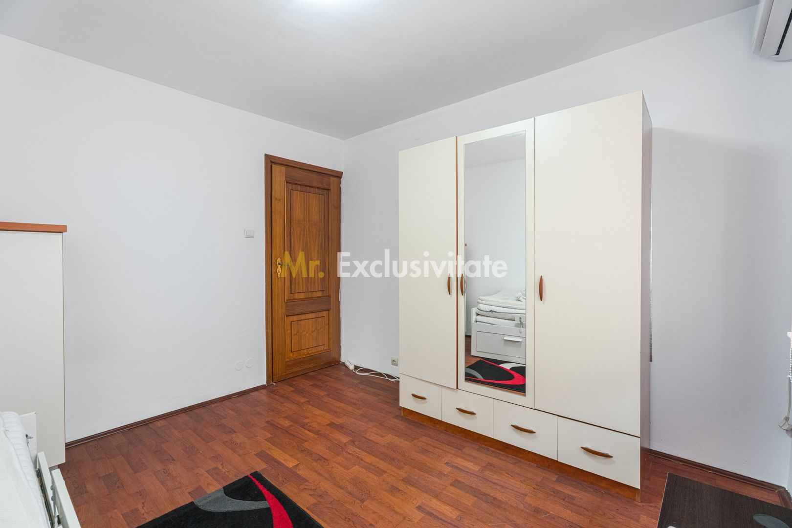 4 camere cu boiler, 13 Septembrie - Poză 7