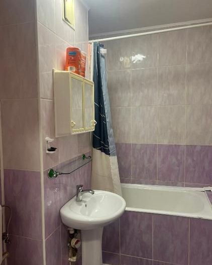 Închiriere Apartament cu 2 camere renovat, 4 min metrou Costin Georgian - Poză 6