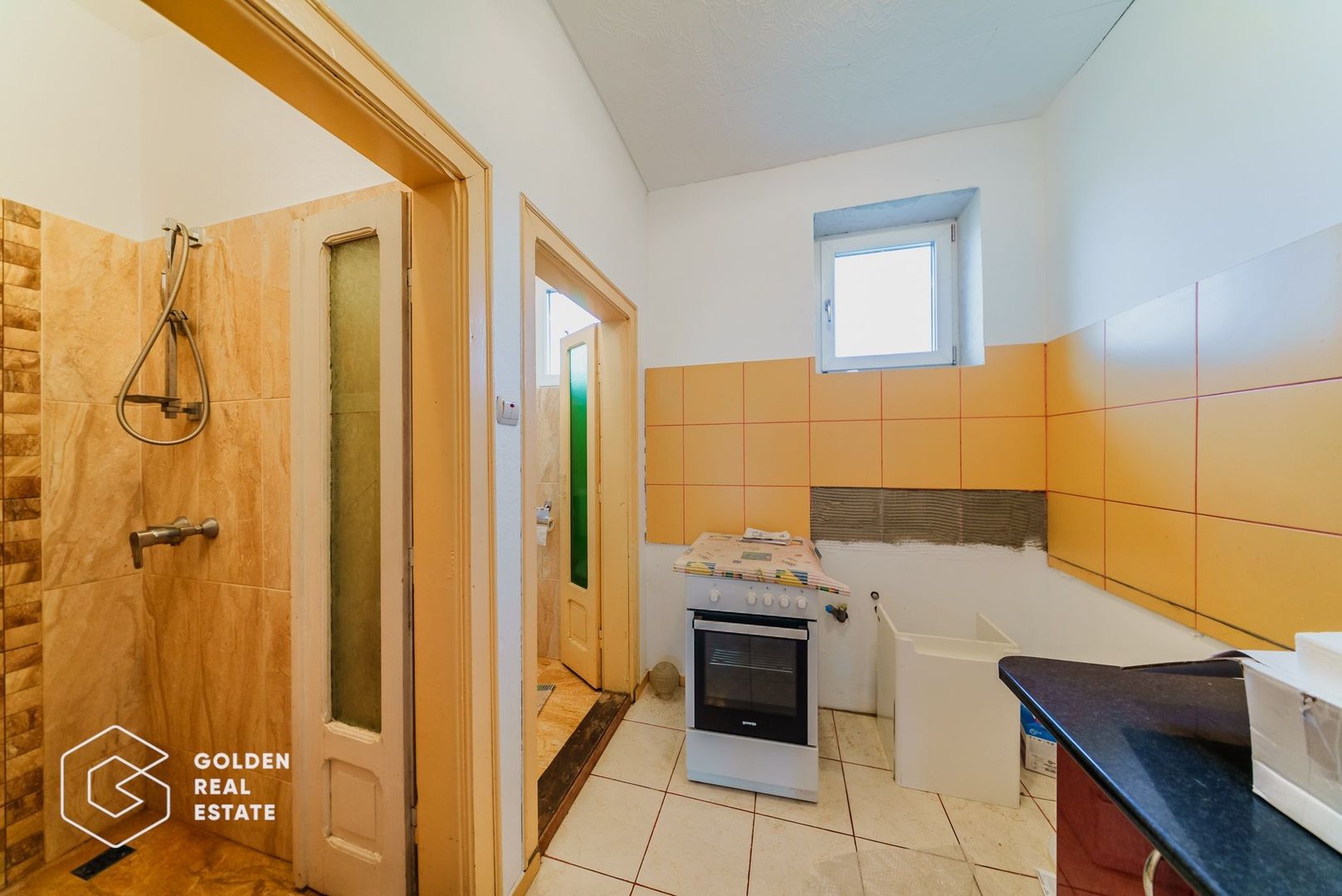 Vila superba, P+E,  Cuvin, 9 camere, 200 mp si teren 1300 mp plus anexa 3 camere - Poză 25