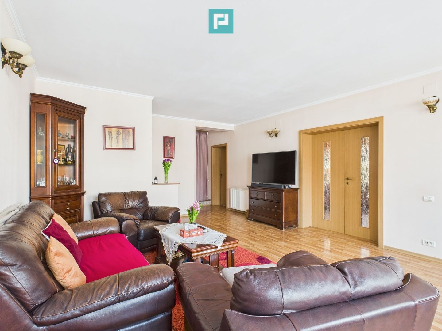 Vilă cu 7 camere, zona Aradului - Poză 2