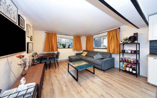 Apartament cu 3 camere la casa | Curte 130 mp | Zona Grivitei strada Vulcan - Poză 1