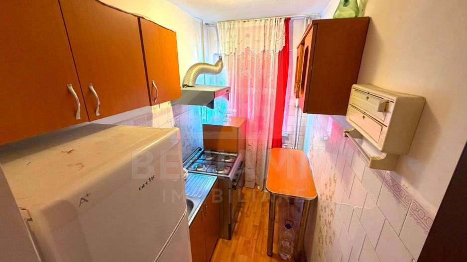 Apartament cu 3 camere - Craiovita Noua - etaj intermediar - Poză 3