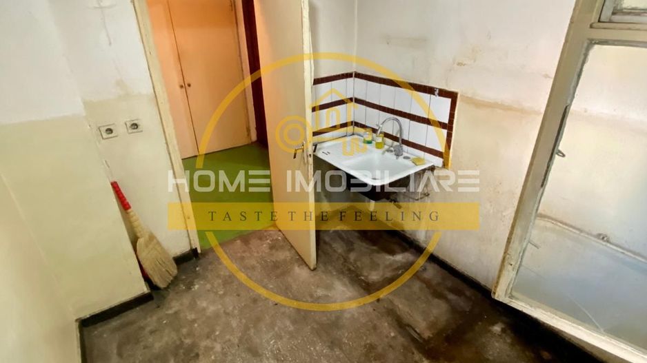 Etaj 2 Apartament 2Camere-Decomandat  Bloc din 1983 -Zona Nicolina 1! - Poză 2