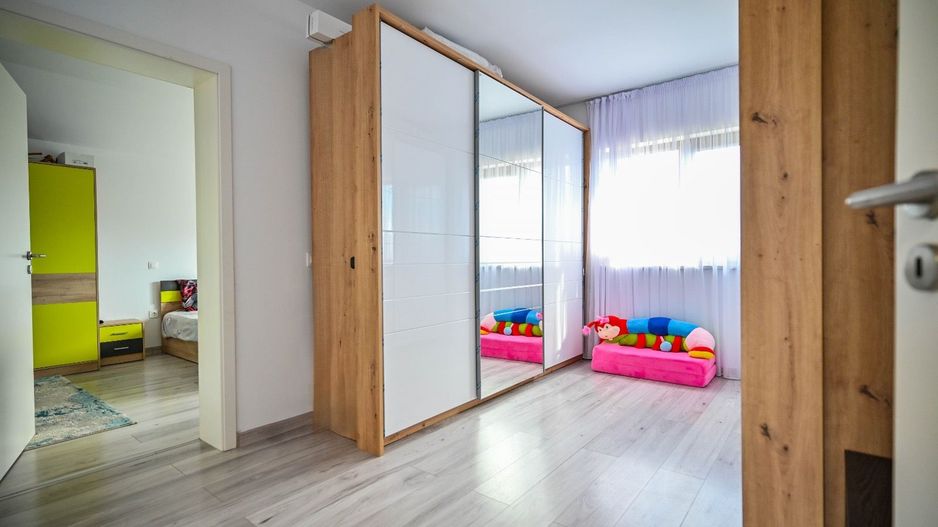 Casa individuală de vânzare Sânpetru, 5 camere, garaj, foișor, curte - Poză 11