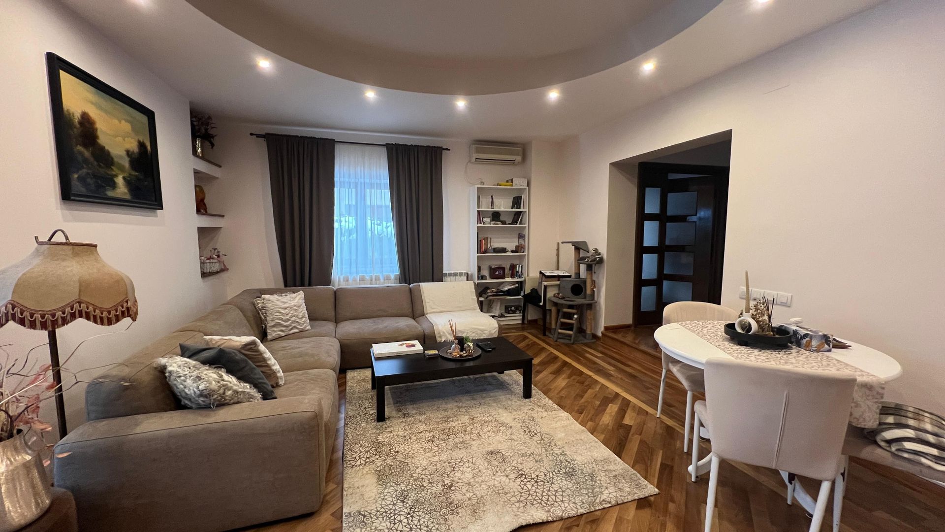 Vila Damaroaia - langa lacul Grivita - Poză 3