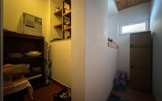 Casă de vânzare în Pucioasa! - Poză 21