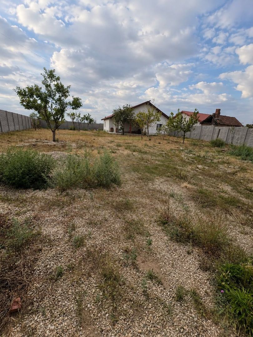 Casa renovata anul trecut  cu 1100 mp de teren in localitatea Les - Poză 3
