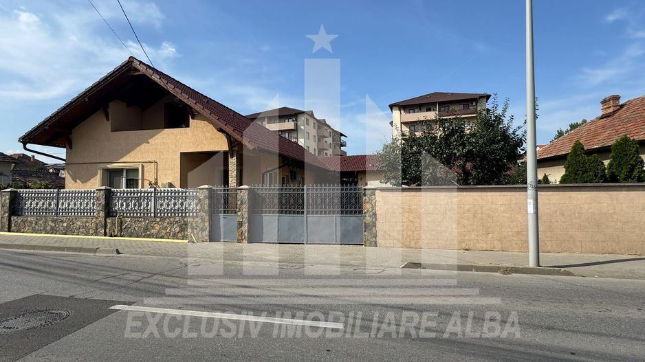 Casa individuala de vanzare, Centru - Poză 1