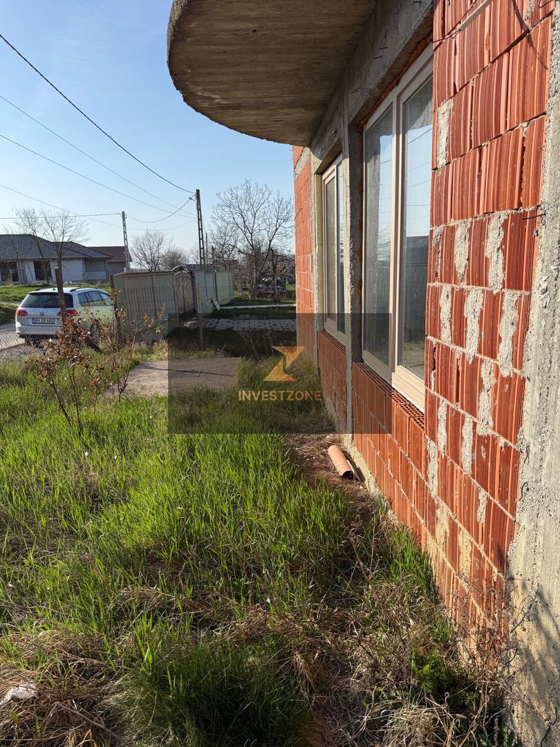 Casă spațioasă cu teren 806 mp - Poză 18