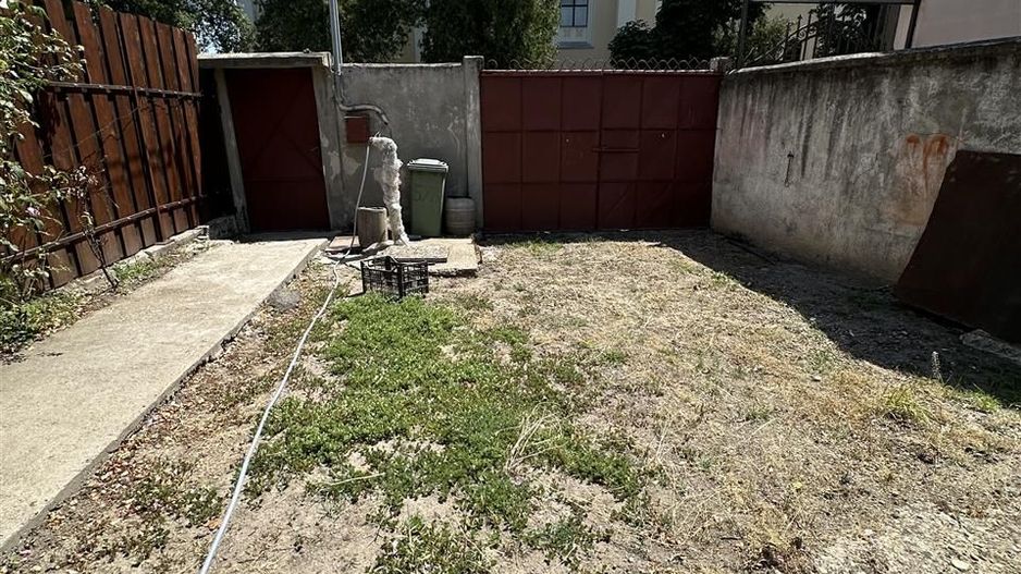 Casa individuala cu teren de 412 Piata Tineretului - Poză 2