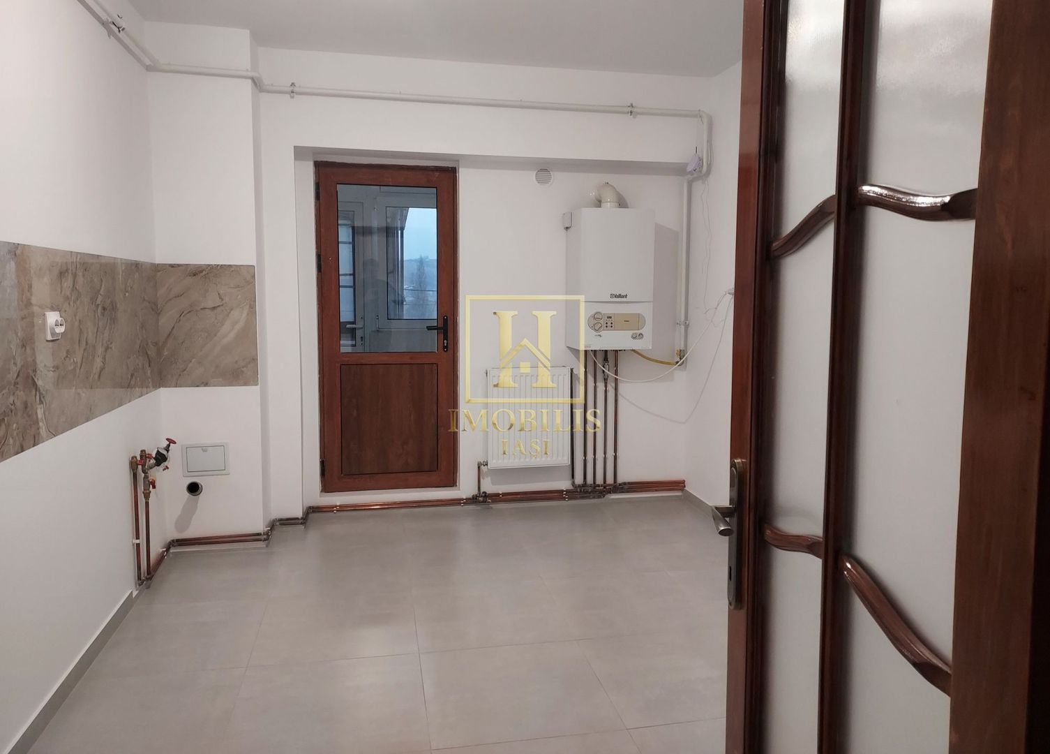 Apartament 3 camere decomandat 84 mp Pacurari 148000 euro - Poză 2