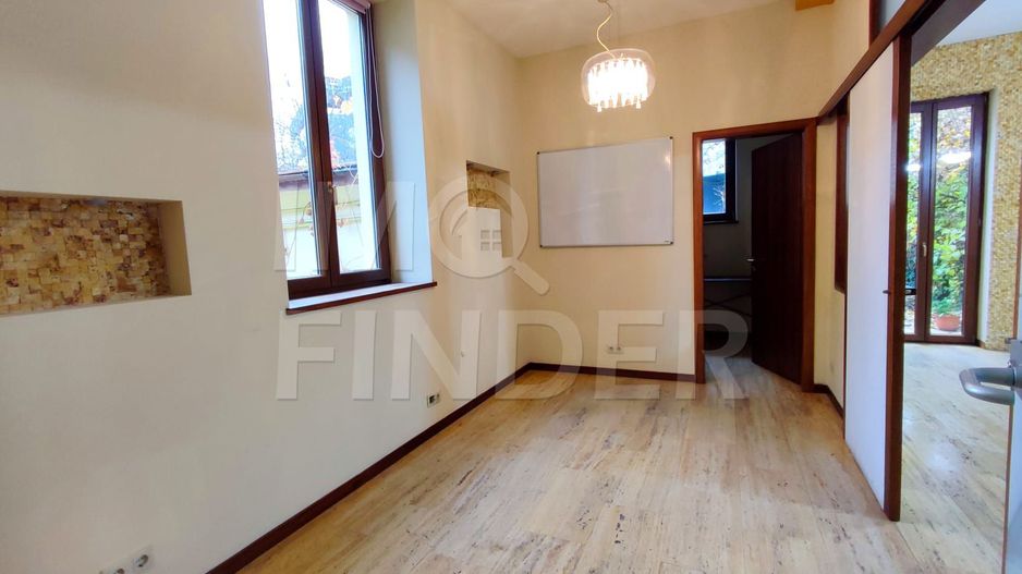 Spatiu  Finisat zona Centrala - Poză 1