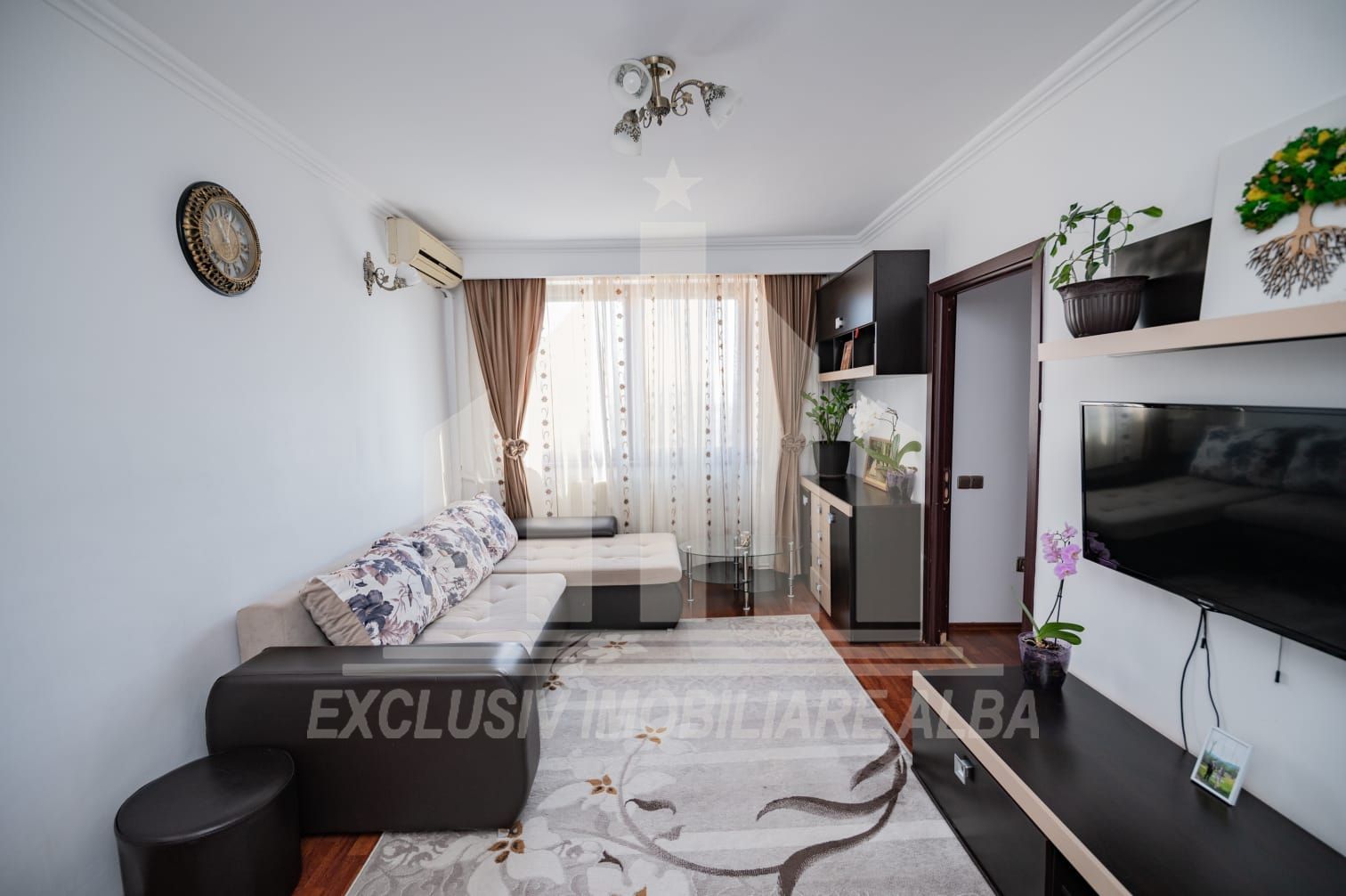Inchiriere - apartament 3 camere pozitie ultracentrala in Alba Iulia - Poză 1