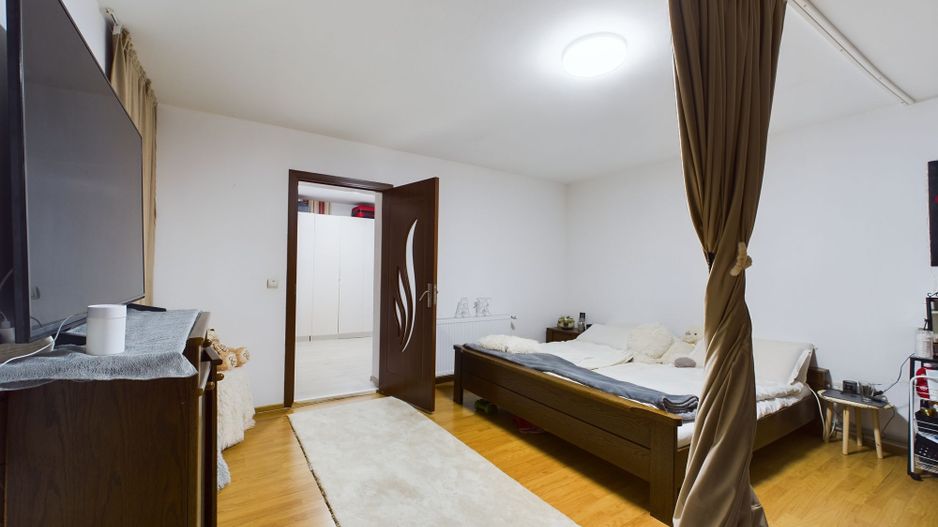 Casă individuală  pe un nivel cu 6 camere, teren generos, Giarmata - Poză 5