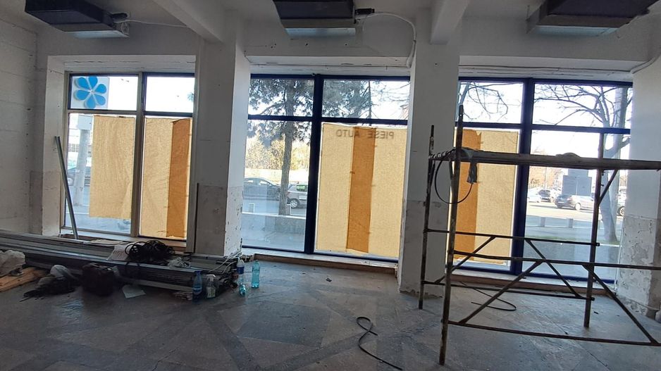 Spatiu comercial vitrina de 20 M - Metrou Eroii Revolutiei S143 - Poză 27