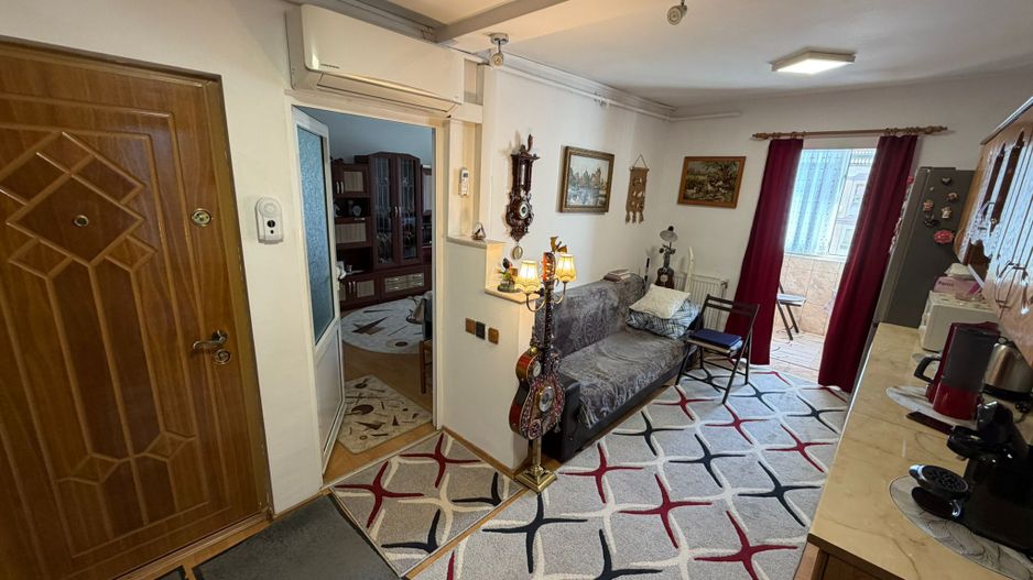 Apartament 2 camere, decomandat - zona Cetate - Poză 6