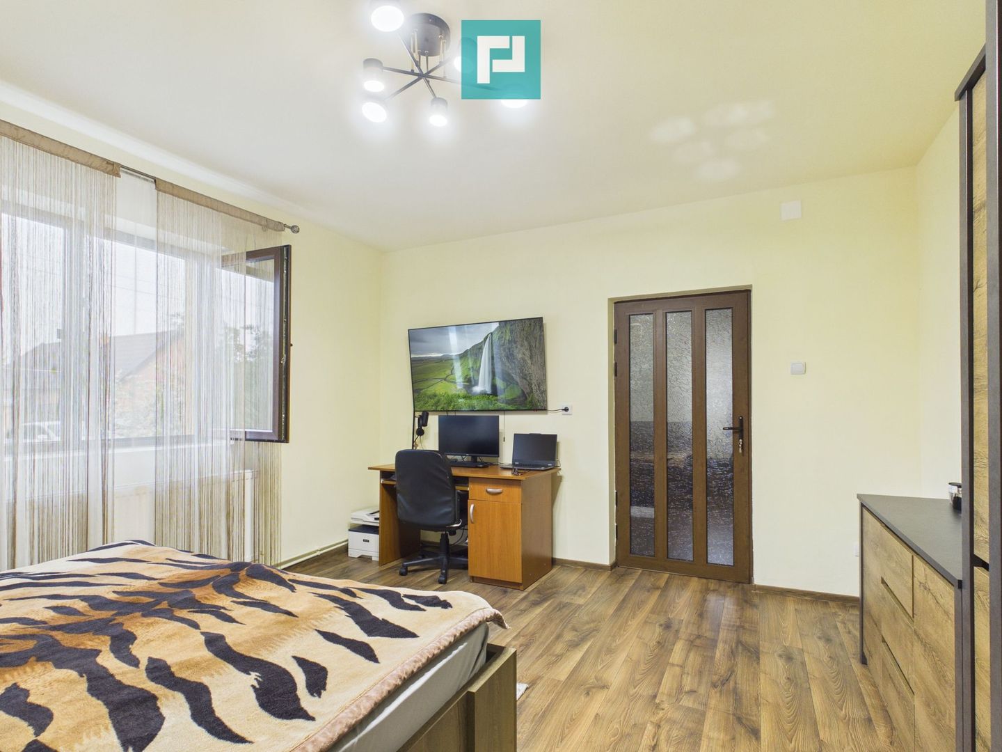 Casă cu 4 camere și teren de 5538 mp în Macea - Poză 11