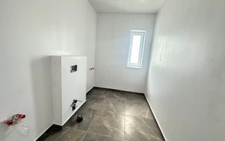 Duplex cu 4 camere separat prin camera tehnica - Poză 2