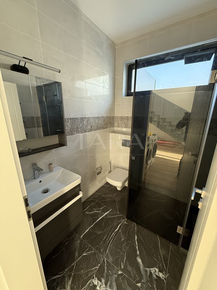 Casă cu 5 camere - Poză 4