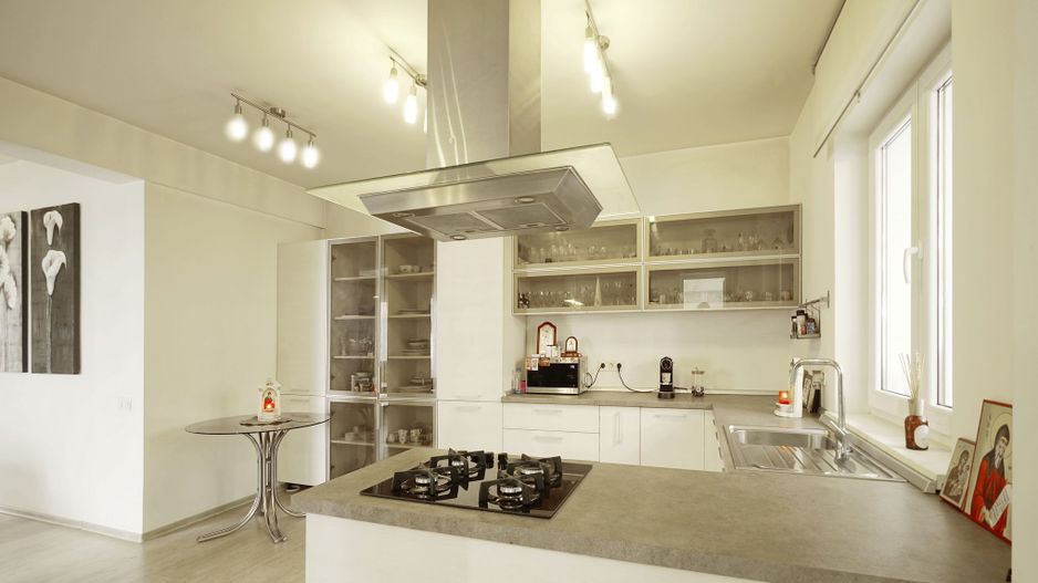 Brancoveanu  P+2, 8 cam, 6 dormitoare, 6 bai, 3 garaje teren 650 mp - Poză 11