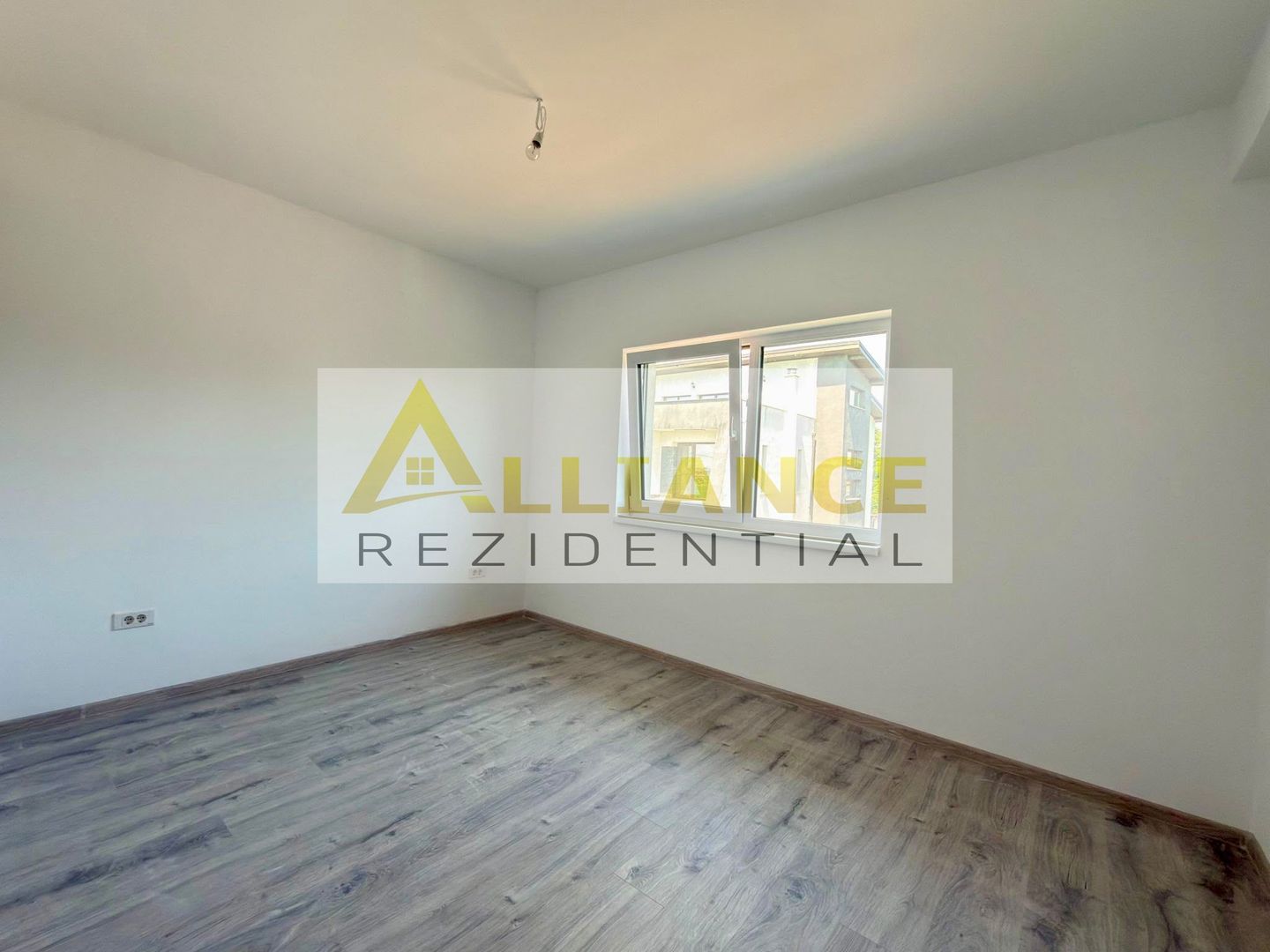 Vila individuala - 5 camere - 3 bai -Teren 310 MP-200 M DE STV - Poză 12