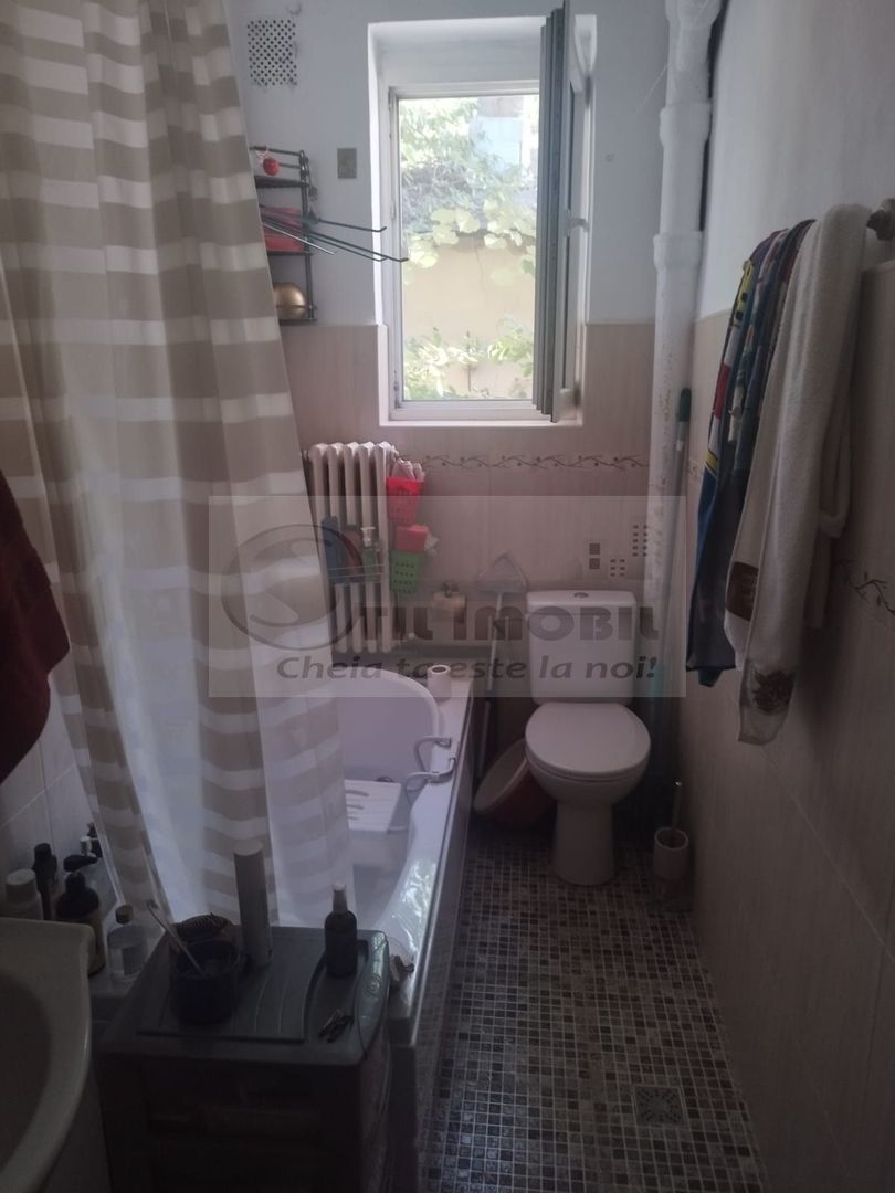 Ap 2 camere, 62 mp, central, etaj 1/2 ,loc de parcare - 190.000 € neg - Poză 4