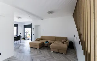 VILĂ MODERNĂ DE LUX CU PISCINĂ, FOTOVOLTAICE ȘI FOIȘOR – BREAZA - Poză 44