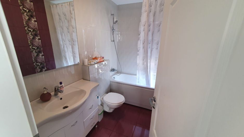 Casa cu 4 camere si garaj - Poză 9