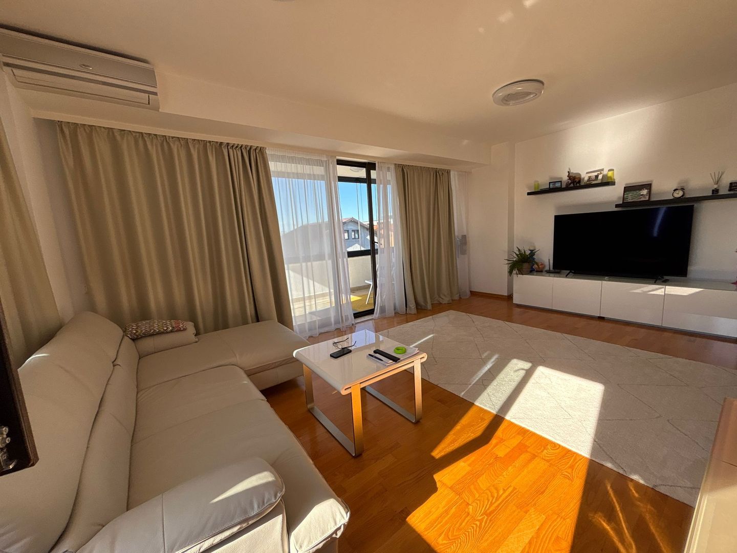 AP. 2 CAMERE PARCARE SI BOXA INCLUSE PRET, MOBILAT, NOU, COMISION 0% - Poză 1