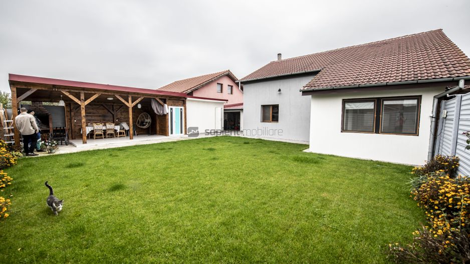Sapient | Casă renovată situată la intrarea în loc. Nojorid - Poză 1