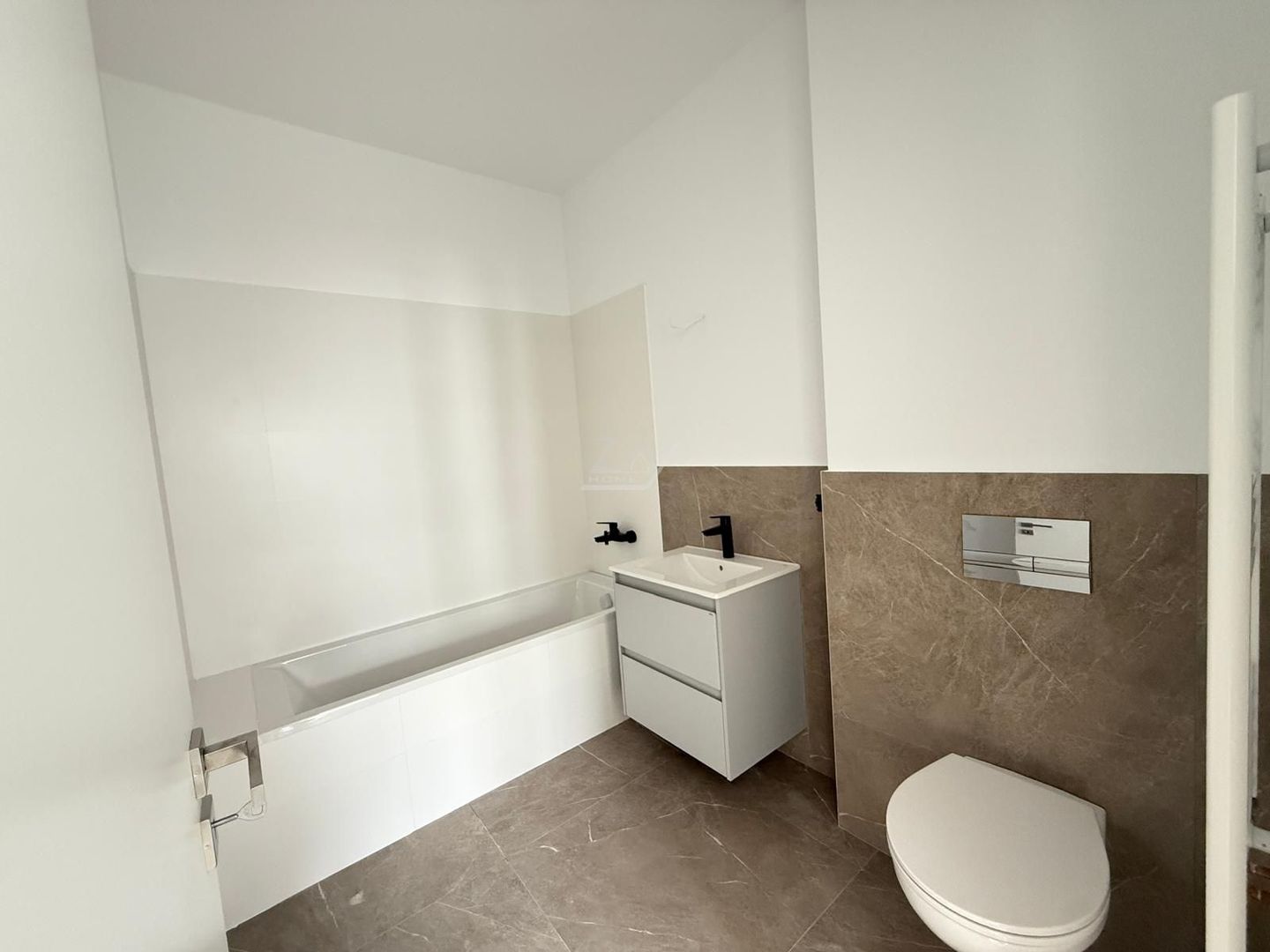 Etaj 1. Bucatarie inchisa. Loc de parcare. - Poză 6