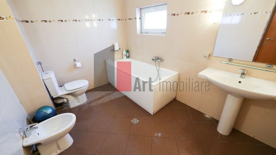 VILA IN DOMENII LOCATIE EXCELENTA - Poză 3