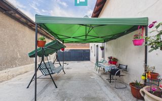Casă P+E cu două apartamente, zona Drăgășani - Poză 19
