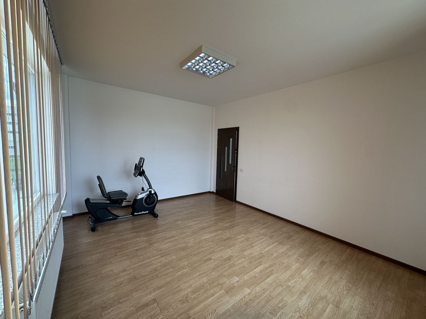 Birouri de închiriat | 20 MP | Etaj 1 | Paza + Supraveghere - Poză 6