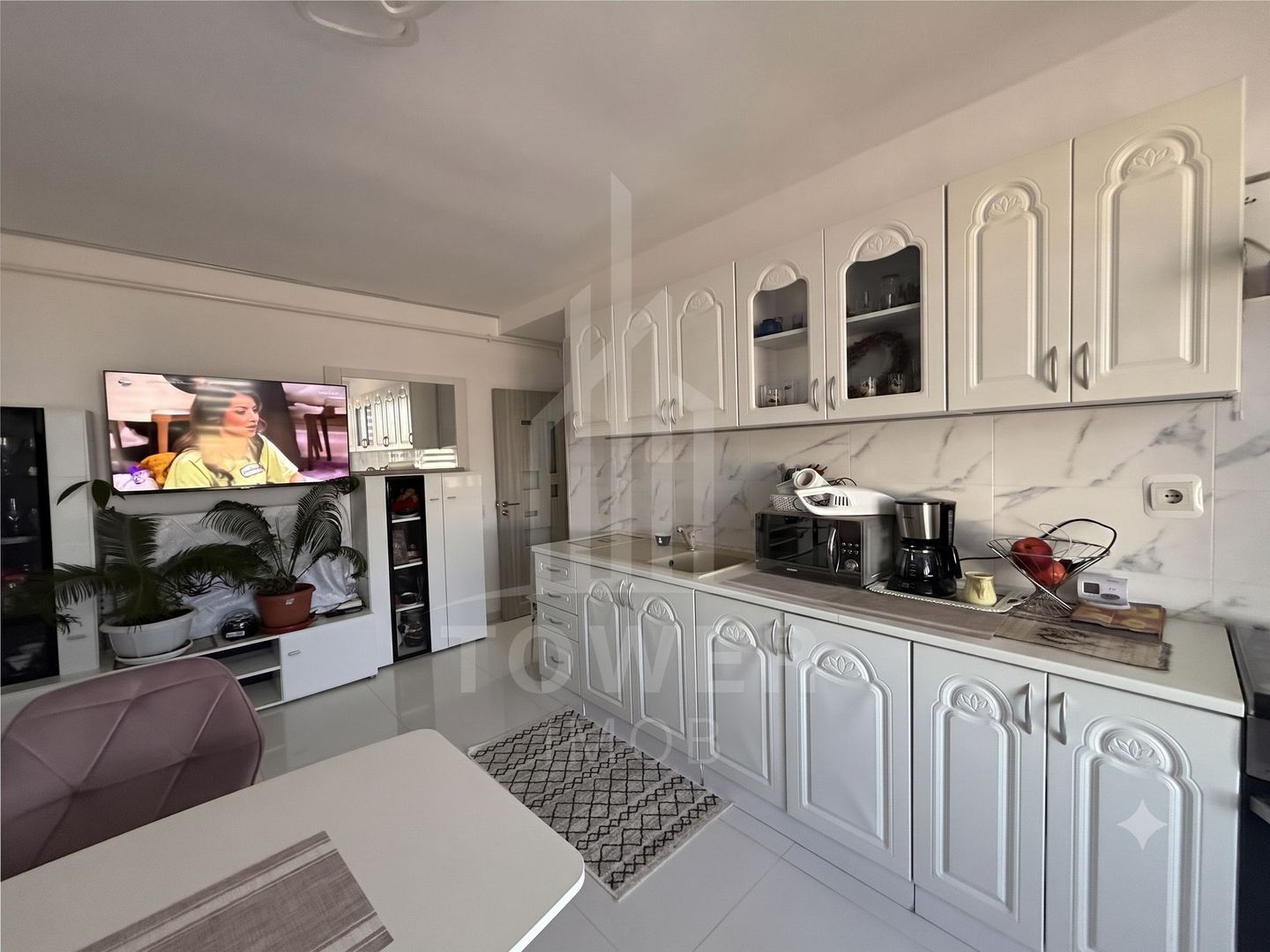 Apartament 3 camere, etaj 3, balcon și loc de parcare - Poză 1