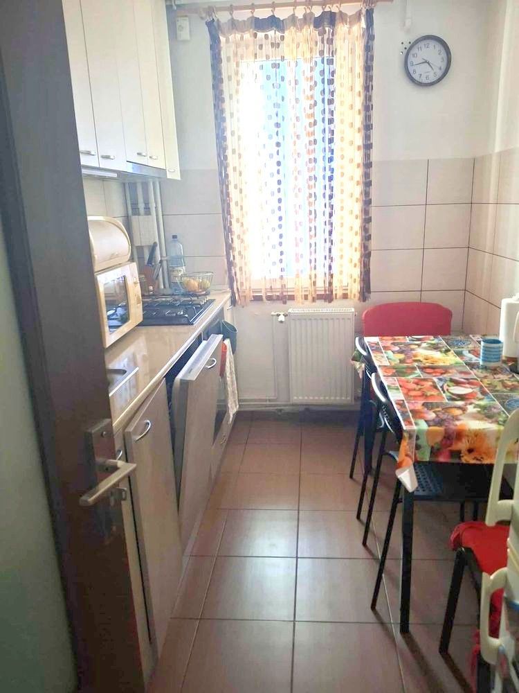 Închiriez Apartament cu 3 camere, centrala proprie, prima închiriere, lângă Obor - Poză 1