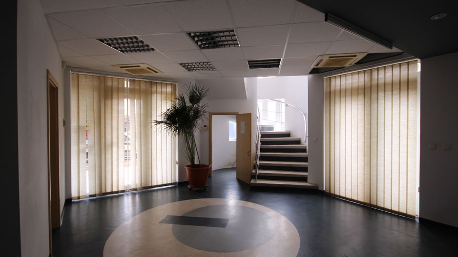 Cladire de birouri, SAD, parcare prorpie, clinica medicala - Poză 1