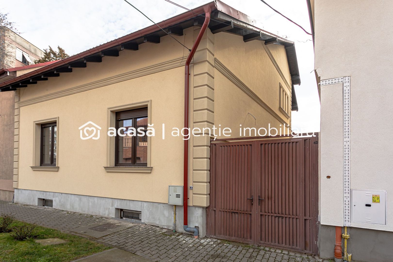 Casă / Vilă semifinisată cu destinații multiple zona centrală - Poză 1