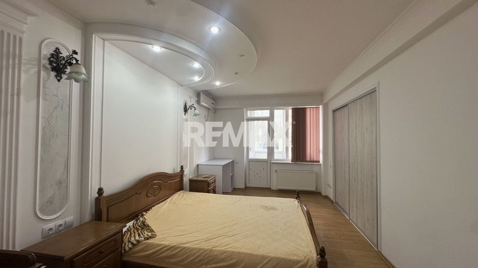 Apartament cu 2 odăi +living ultra centru, Mun. Chișinău - Poză 12