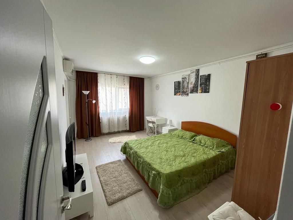 🏢 De închiriat: Garsonieră deosebită în Zona Tineretului - Poză 1