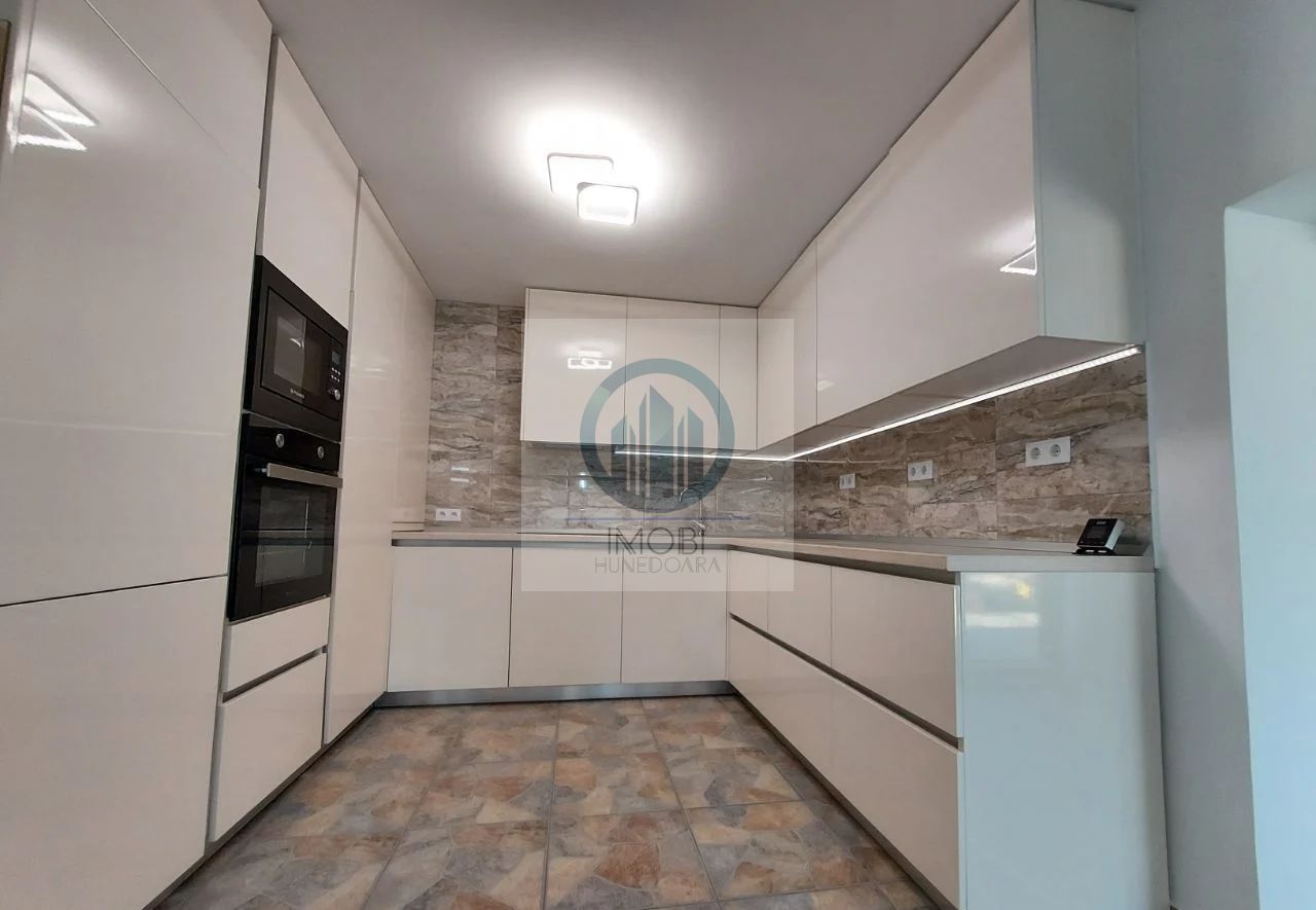 Vila deosebita în loc Simeria, zona ultracentrala - Poză 5