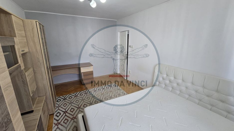 închiriez apartament cu două camere decomandate - Poză 2