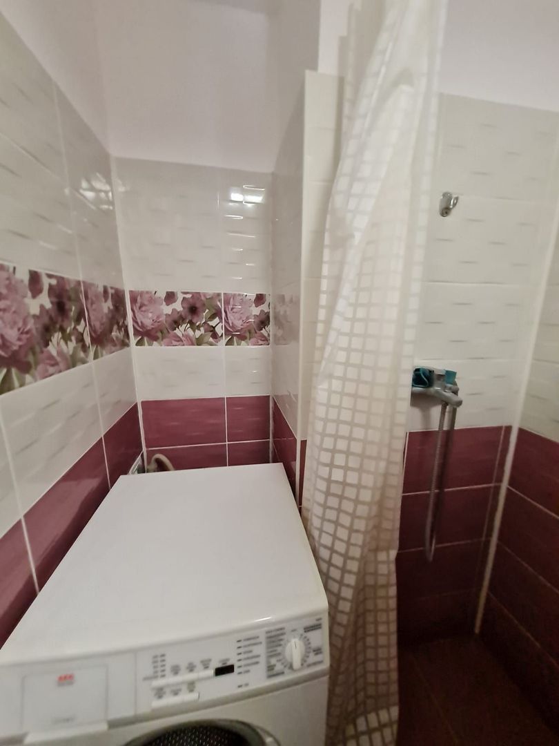 Vila spatioasa cu 7 apartamente/pretabil investiție - Poză 18