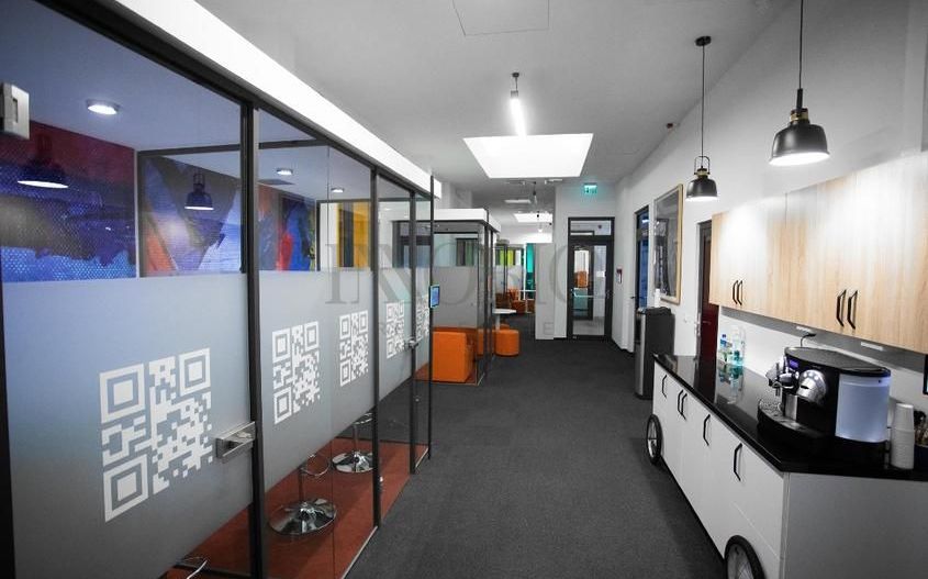Cladire office in centrul istoric - Poză 3