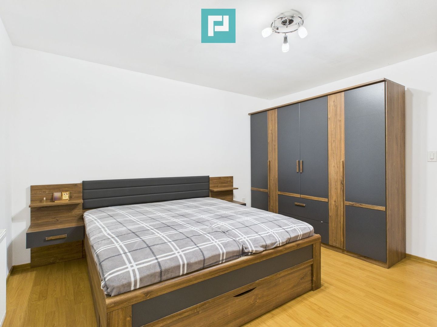 Casă de vacanță mobilată și utilată la Miniș - Poză 3